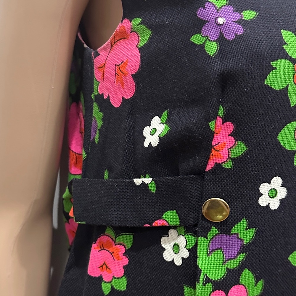 Gorgeous Vintage 1960's Colorful Floral Pique dress! 😍 - Picture 7 of 12